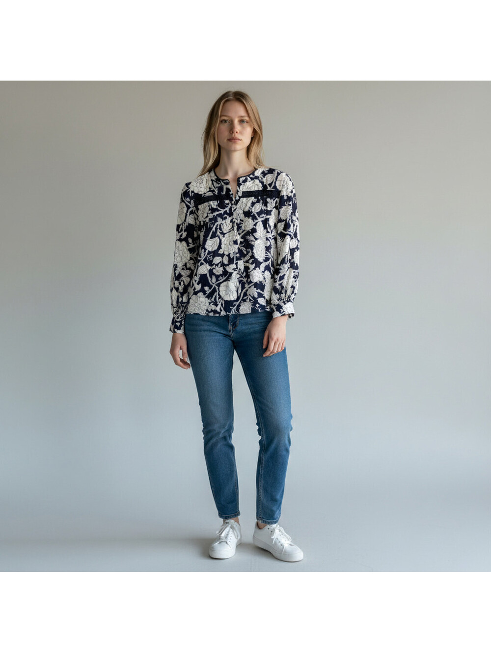 Time And Tru Blouse Women S Small Blue Floral Long Sleeve 1/2 Button Rayon